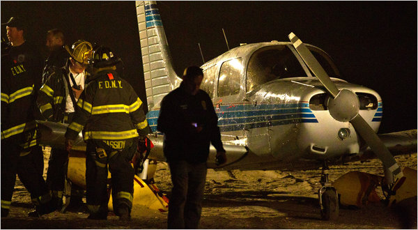 Печально известный "самолет приземляется на пляже Нью-Йорка" фото