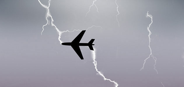 Самолет, пораженный молнией